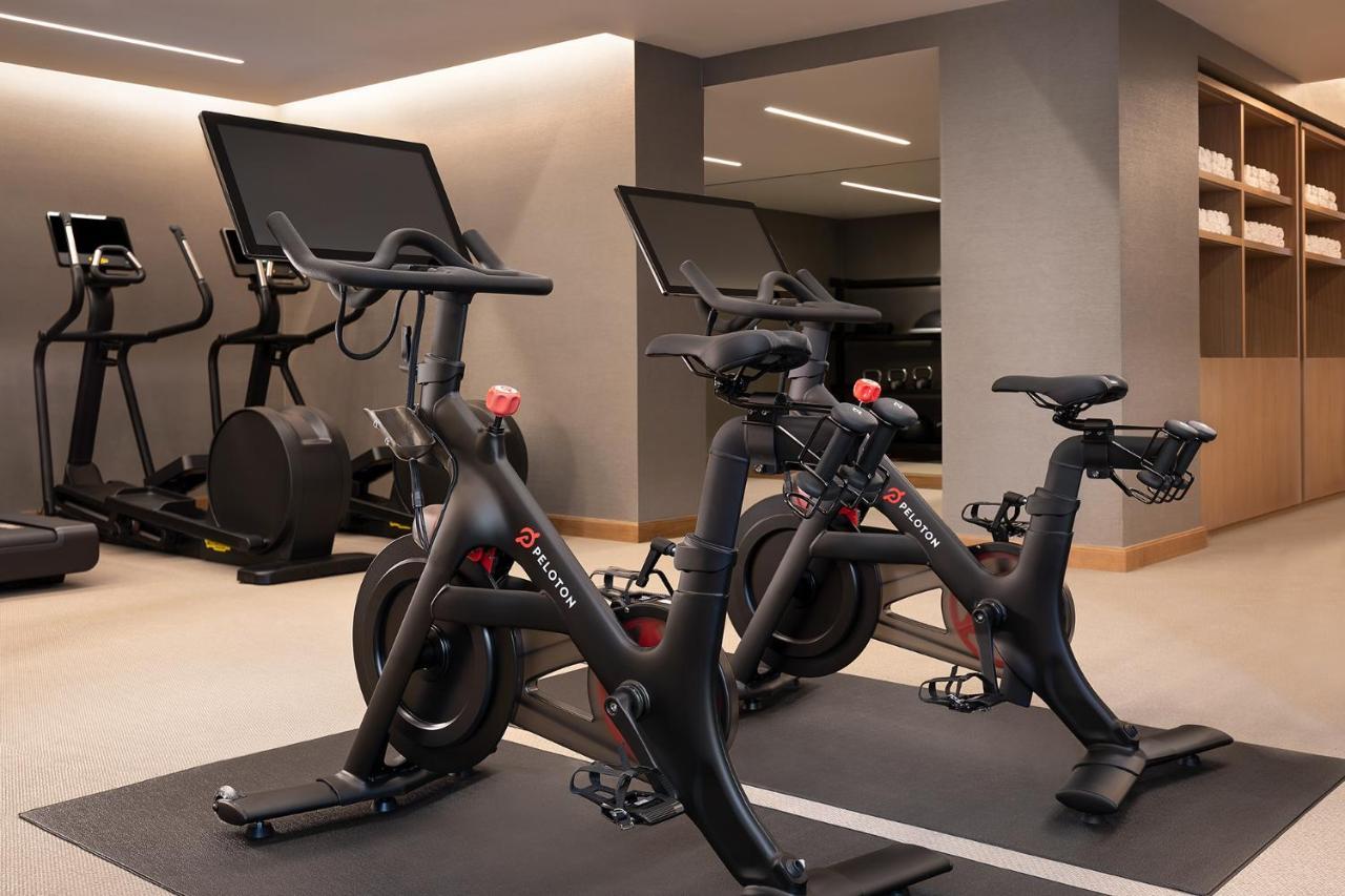 The Westin London City エクステリア 写真 Peloton stationary bicycles