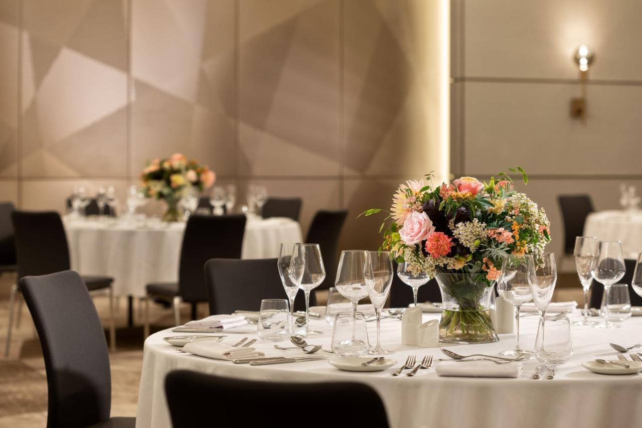 The Westin London City エクステリア 写真 The ballroom at the InterContinental Sydney