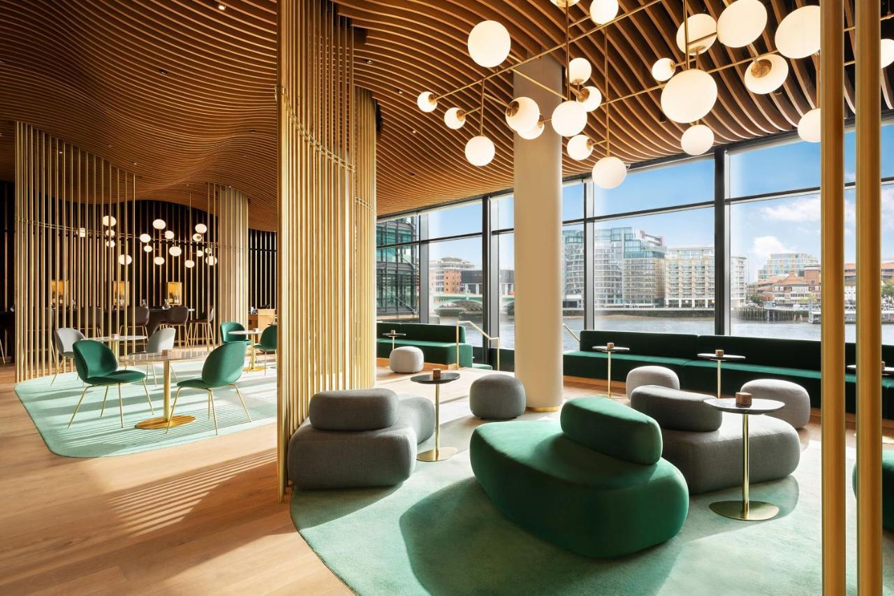 The Westin London City エクステリア 写真 The lounge at the airport