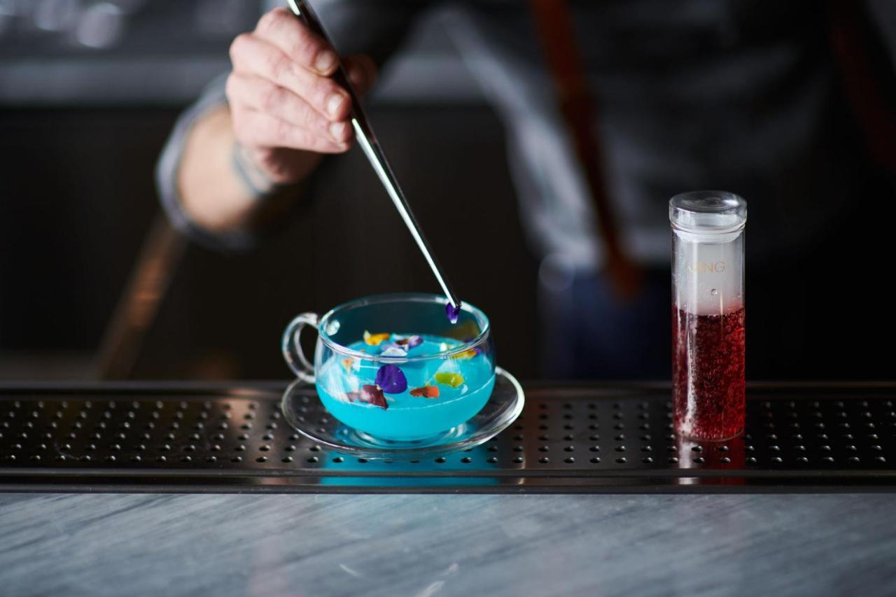 The Westin London City エクステリア 写真 A bar spoon being used to stir a cocktail