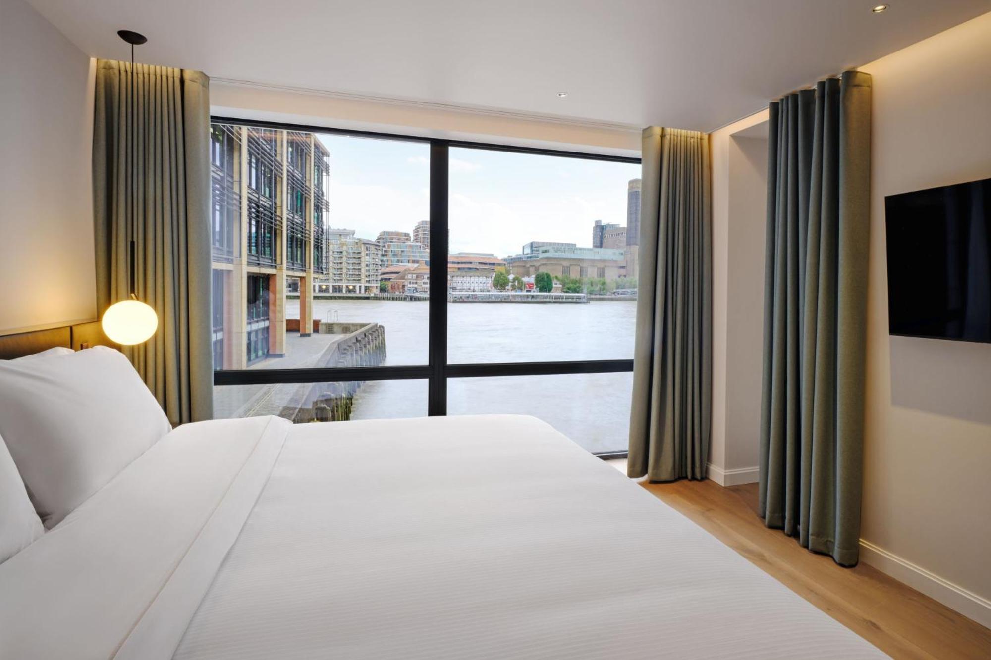 The Westin London City エクステリア 写真 A bedroom at the London Bridge Hotel