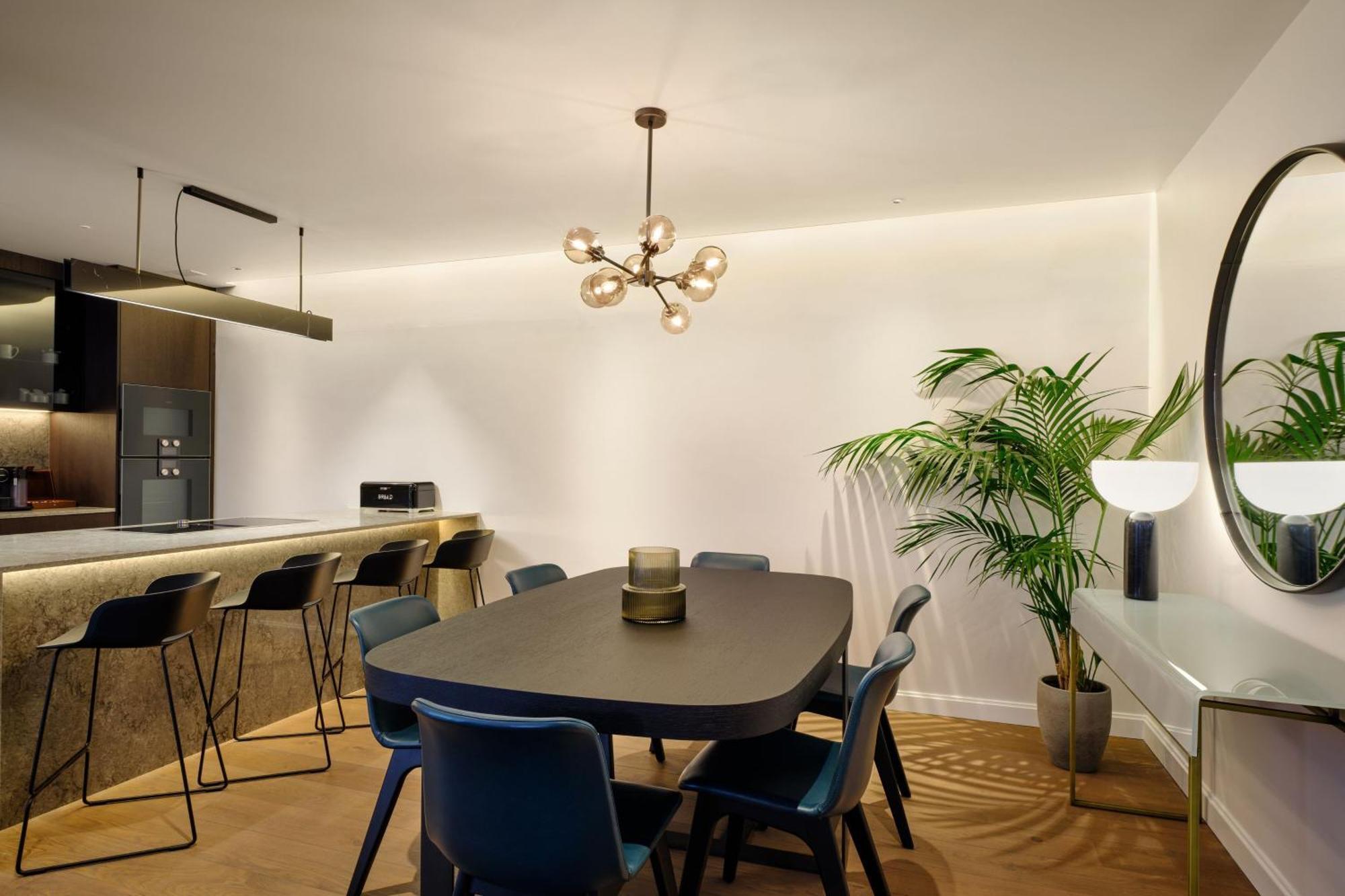 The Westin London City エクステリア 写真 A dining room in a London apartment